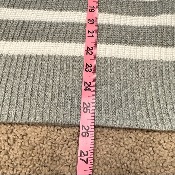 Ribbed V-neck Gray and White Striped Chunky Knit Sweater XXL NWOT - Picture 8 of 9
